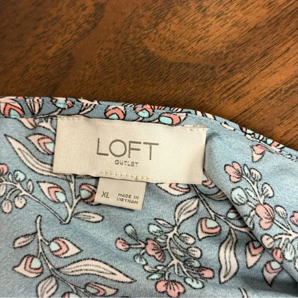 Loft Floral Blue Women's Top. Size XL - Picture 6 of 7